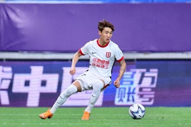 韦世豪3分钟闪击！任意球贴地斩破门，赛季第10球，6年新高