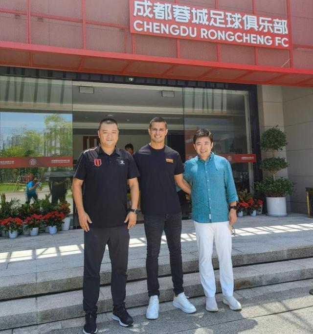 乔纳森自宣离队：两年见不到妻儿很艰难 感谢蓉城