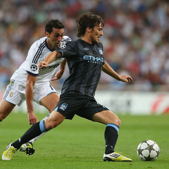 竞技宝-阿韦罗亚球员生涯对曼城保持不败，利物浦皇马2胜4平|马卡|阿韦洛亚|体育赛事讨论|皇家马德里|欧冠_新浪体育_新浪新闻